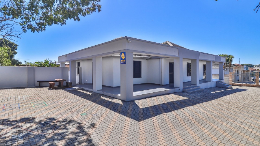 To Let commercial Property for Rent in Newton Park Eastern Cape